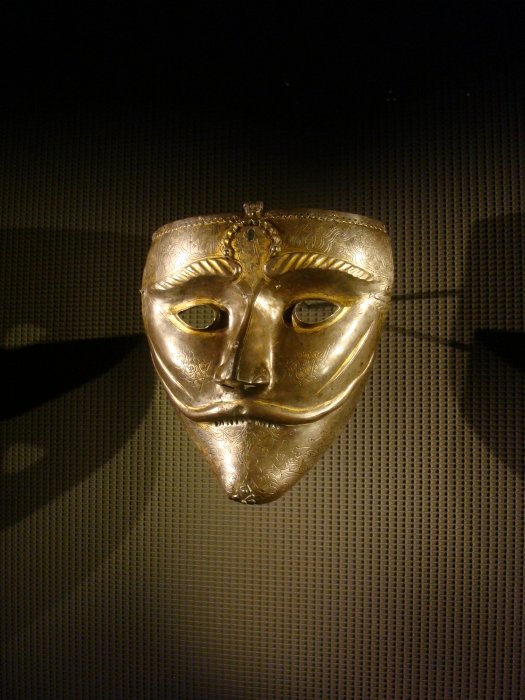 qatarnov0961battlemask.jpg